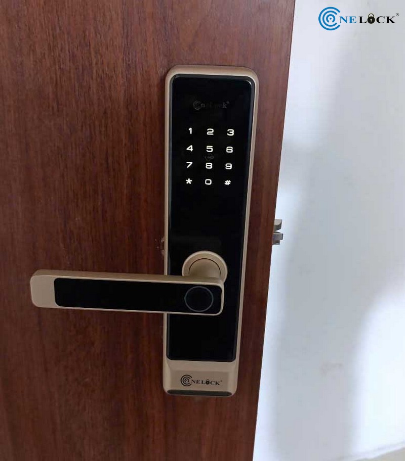 Khoa cua van tay Hai Phong gia re - Lap cho cua nhua